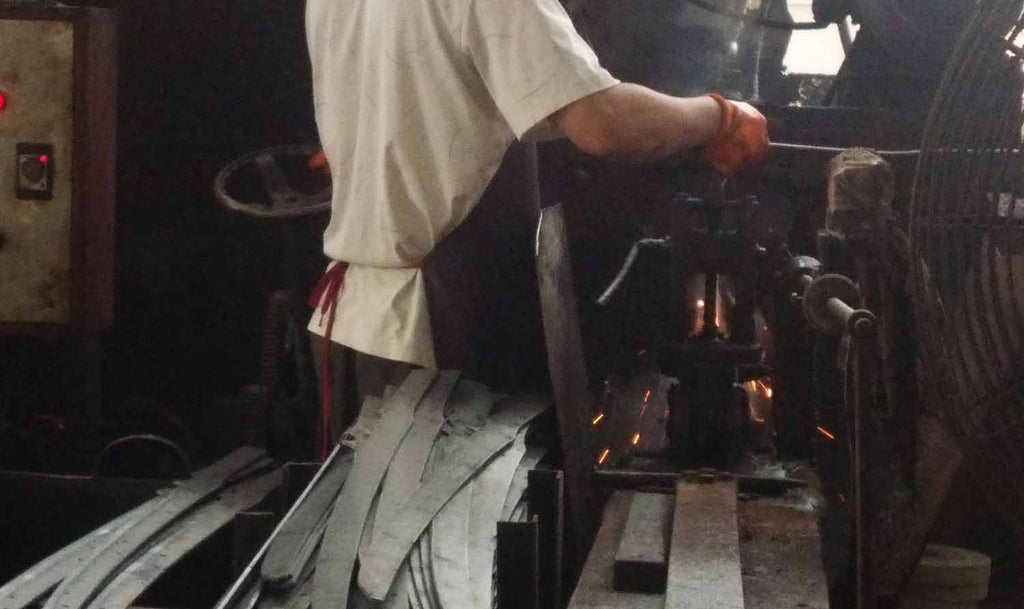 The Manufacturing of Japanese Style Swords Abroad